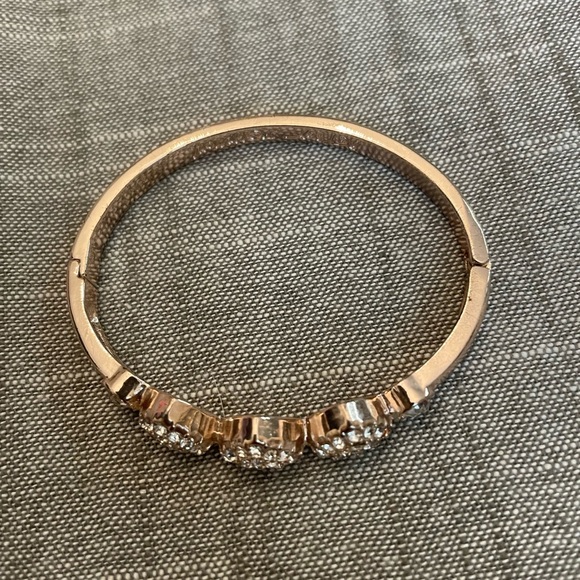 Betsey Johnson bracelet - Picture 8 of 9